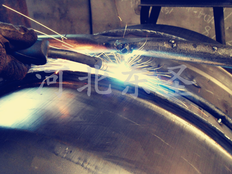 小型攪拌機(jī)鋼板焊接車間 小型攪拌機(jī)鋼板焊接車間