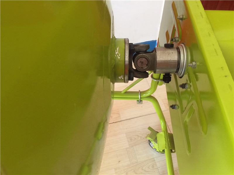 小型建筑攪拌機這一配件,竟能延長其使用壽命5年？那到底是哪一配件？那是萬向節(jié)。你購買的小型攪拌機有萬向節(jié)嗎？萬向節(jié)為什么能延長小型攪拌機使用壽命呢？--河北東圣吊索具制造有限公司--小型建筑攪拌機萬向節(jié)部位細節(jié)展示圖