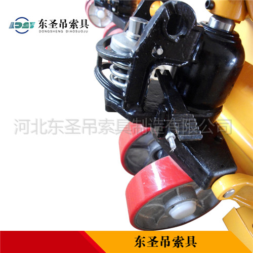 防爆手動(dòng)叉車產(chǎn)品液壓缸細(xì)節(jié)展示圖--河北東圣吊索具制造有限公司--小型攪拌機(jī)|石材夾具|液壓堆高車|手動(dòng)叉車 防爆手動(dòng)叉車產(chǎn)品液壓缸細(xì)節(jié)展示圖--河北東圣吊索具制造有限公司--小型攪拌機(jī)|石材夾具|液壓堆高車|手動(dòng)叉車