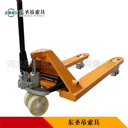 手動(dòng)升高叉車產(chǎn)品背面展示--河北東圣吊索具制造有限公司--小型攪拌機(jī)|石材夾具|液壓堆高車|手動(dòng)叉車 手動(dòng)升高叉車產(chǎn)品背面展示--河北東圣吊索具制造有限公司--小型攪拌機(jī)|石材夾具|液壓堆高車|手動(dòng)叉車