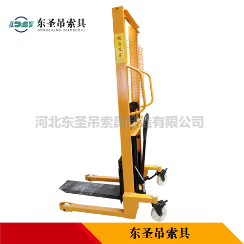 液壓手動搬運車側(cè)面產(chǎn)品展示--河北東圣吊索具制造有限公司--液壓堆高車|手動叉車|小型攪拌機|石材夾具 液壓手動搬運車側(cè)面產(chǎn)品展示--河北東圣吊索具制造有限公司--液壓堆高車|手動叉車|小型攪拌機|石材夾具