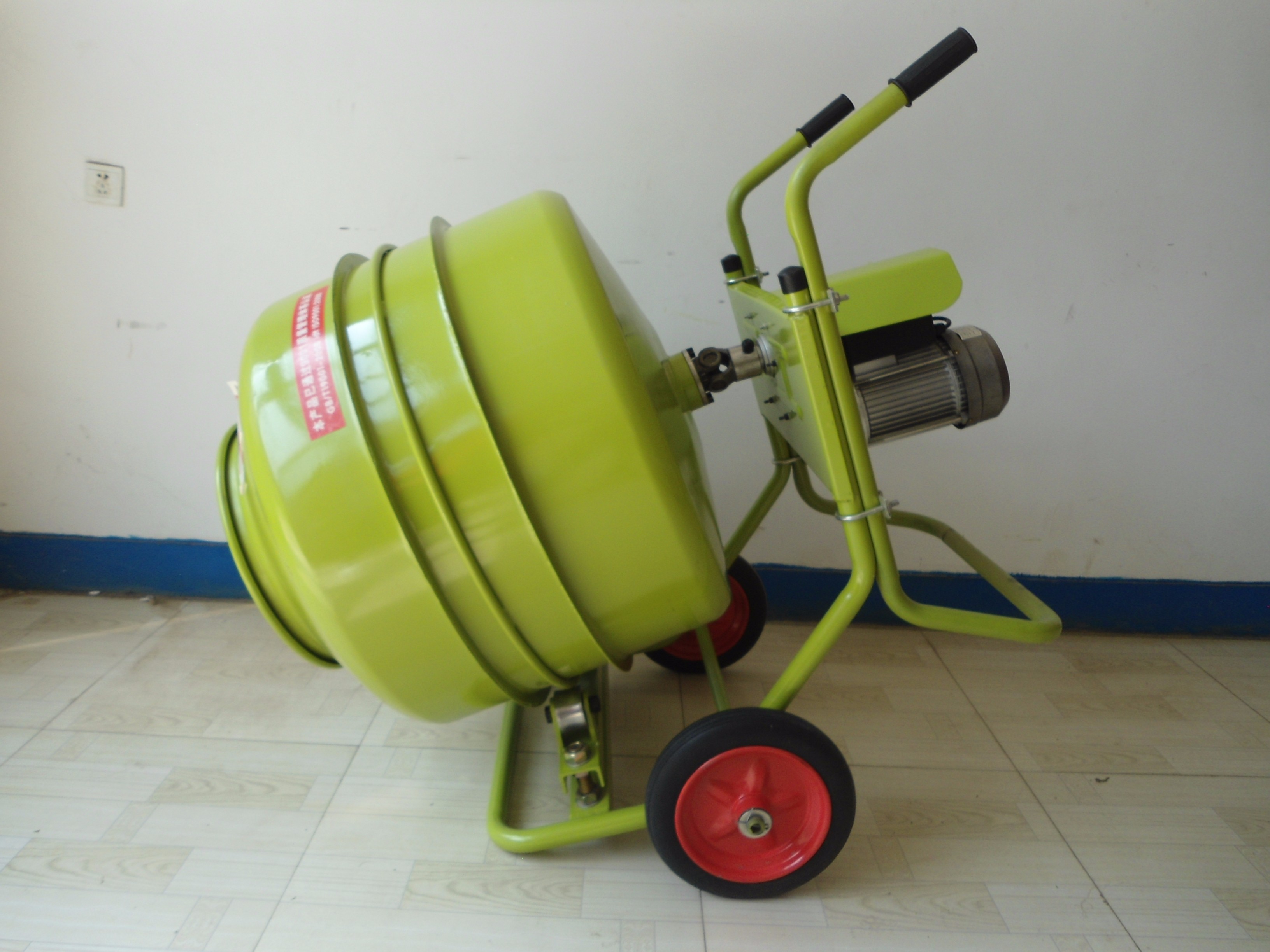 小型臥式攪拌機(jī)傾倒攪拌混合物狀態(tài)下展示--河北東圣吊索具制造有限公司--小型攪拌機(jī)|石材夾具|液壓堆高車(chē)|手動(dòng)叉車(chē) 小型臥式攪拌機(jī)傾倒攪拌混合物狀態(tài)下展示--河北東圣吊索具制造有限公司--小型攪拌機(jī)|石材夾具|液壓堆高車(chē)|手動(dòng)叉車(chē)