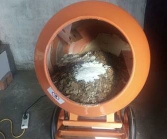 220v小型攪拌機(jī)攪拌干燥物料現(xiàn)場(chǎng)--河北東圣吊索具制造有限公司 220v小型攪拌機(jī)攪拌干燥物料現(xiàn)場(chǎng)--河北東圣吊索具制造有限公司