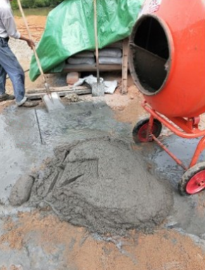 立式正反轉(zhuǎn)自動卸料小型攪拌機(jī)作業(yè)現(xiàn)場--河北東圣吊索具制造有限公司 立式正反轉(zhuǎn)自動卸料小型攪拌機(jī)作業(yè)現(xiàn)場--河北東圣吊索具制造有限公司