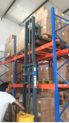 增高版液壓堆高車--河北東圣吊索具制造有限公司--液壓堆高車|手動(dòng)叉車|小型攪拌機(jī)|石材夾具 增高版液壓堆高車--河北東圣吊索具制造有限公司--液壓堆高車|手動(dòng)叉車|小型攪拌機(jī)|石材夾具